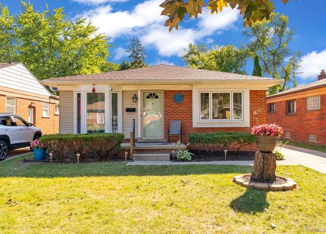 Property at 4209 Vassar St, Dearborn Heights, MI 48125, 4 beds, 1.5 baths