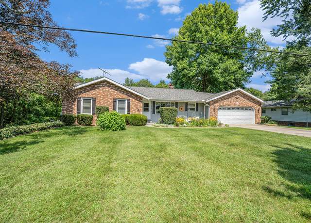 Property at 1910 W F Ave, Kalamazoo, MI 49009, 4 beds, 3 baths