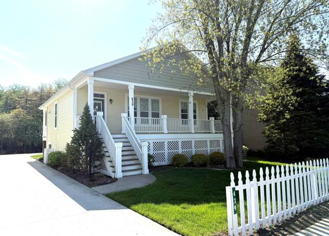 Property at 439 Summer Grove Dr, Douglas, MI 49406, 3 beds, 2.5 baths