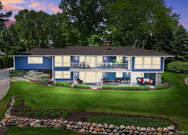 Property at 1267 N Lakeview Ln, Highland, MI 48357, 4 beds, 3 baths