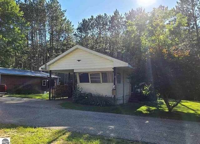 Property at 6170 Walton Rd, Kingsley, MI 49649, 2 beds, 1 bath