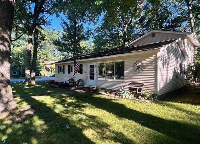 Property at 1740 Comanche St, Traverse City, MI 49686, 4 beds, 1.5 baths
