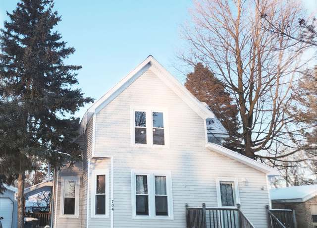Property at 704 W Huron Ave, Vassar, MI 48768, 3 beds, 1.5 baths