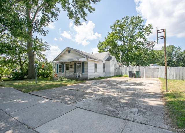Property at 1604 S Wilson Ave, Royal Oak, MI 48067, 4 beds, 1 bath