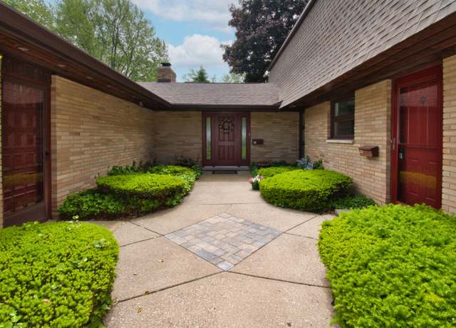 Property at 2727 S Lakeshore Dr Unit F-24, St Joseph, MI 49085, 3 beds, 3 baths