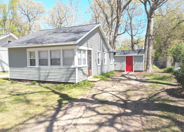Property at 70 S Kensington St, Muskegon, MI 49442, 2 beds, 1 bath