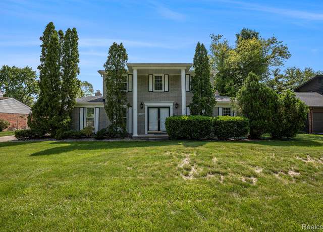 Property at 17346 Fairway St, Livonia, MI 48152, 4 beds, 3.5 baths
