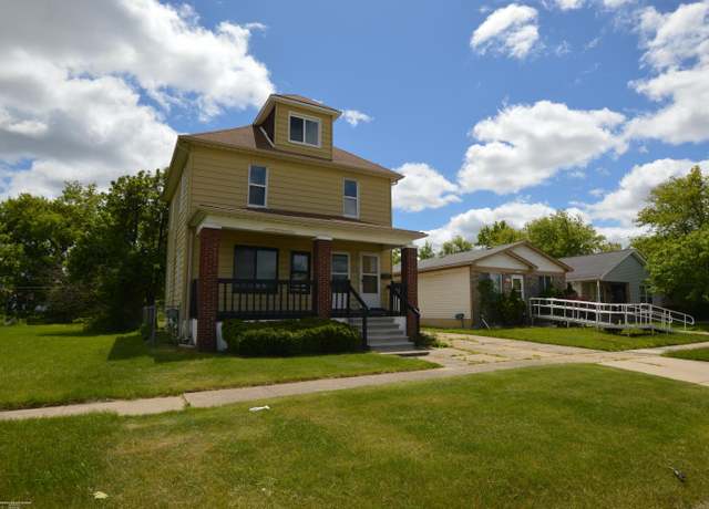 Property at 17530 Oakdale St, Roseville, MI 48066, 8 beds, 2 baths