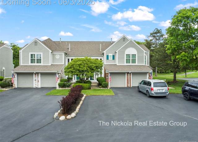 Property at 2017 Eagle Pointe, Bloomfield Hills, MI 48304, 2 beds, 2 baths