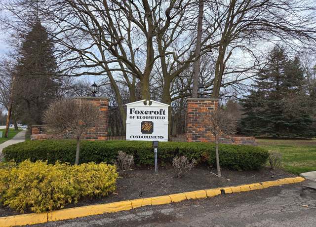 Property at 450 Billingsgate Ct Unit C, Bloomfield Hills, MI 48301, 2 beds, 2 baths