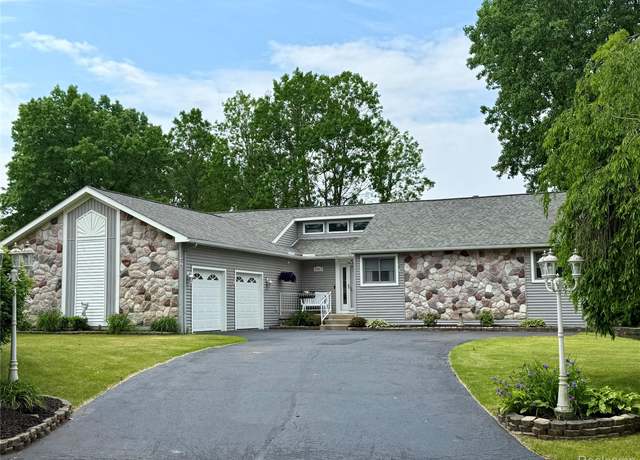 Property at 4960 Paula Ave, Clarkston, MI 48346, 3 beds, 2 baths