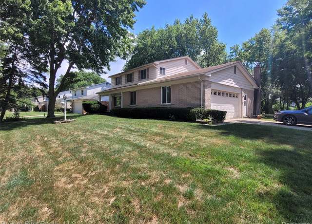 Property at 26320 Lathrup Blvd, Lathrup Village, MI 48076, 5 beds, 2.5 baths