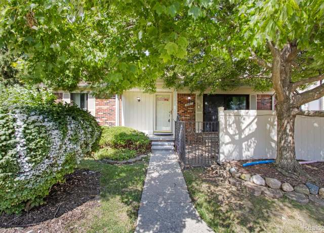 Property at 38677 Golfview Dr W, Clinton Charter Township, MI 48038, 2 beds, 2 baths