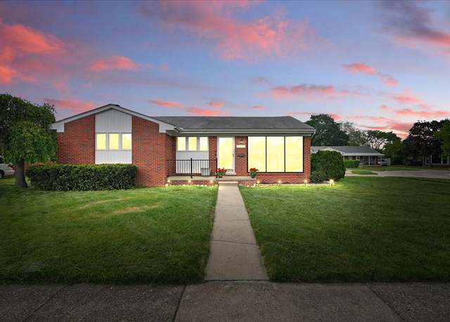 Property at 6941 Crestwood St, Dearborn Heights, MI 48127, 4 beds, 1.5 baths