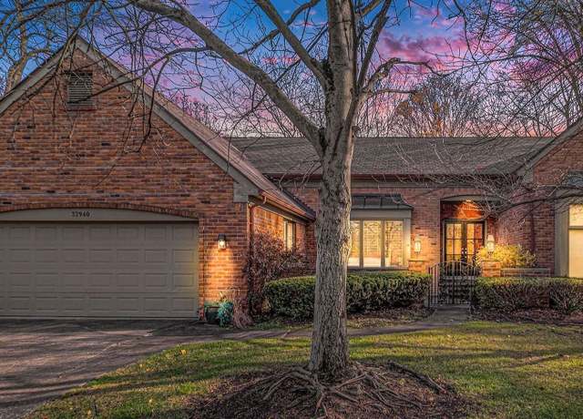 Property at 32940 Outland Trl, Bingham Farms, MI 48025, 3 beds, 2.5 baths