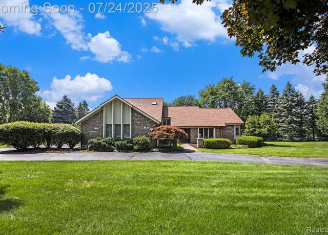 Property at 8477 Ranch Estates Rd, Clarkston, MI 48348, 4 beds, 2.5 baths