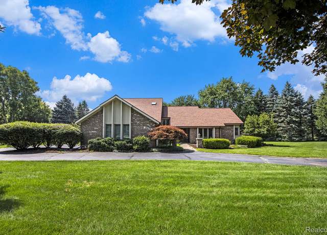 Property at 8477 Ranch Estates Rd, Clarkston, MI 48348, 4 beds, 2.5 baths