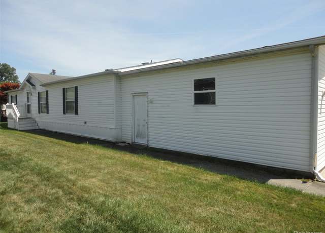 Property at 484 Lochgair St, Temperance, MI 48182, 4 beds, 2 baths
