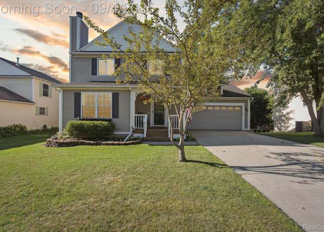 Property at 918 E Caroline St, Fenton, MI 48430, 3 beds, 2.5 baths
