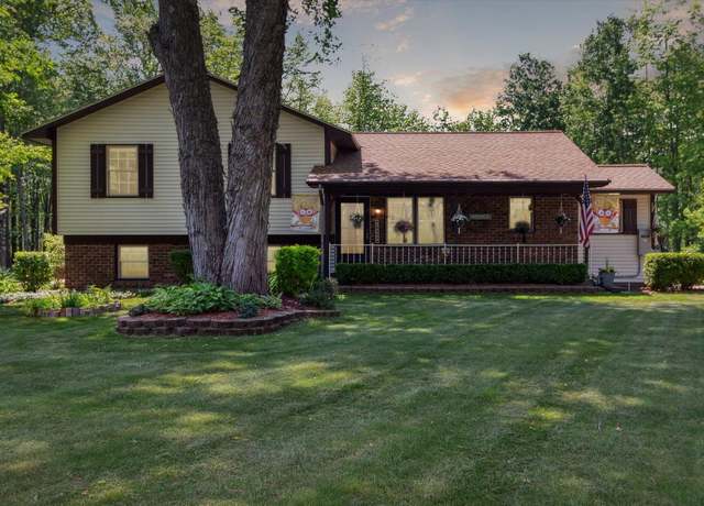 Property at 10343 N Walnut Ave, Bitely, MI 49309, 5 beds, 2 baths