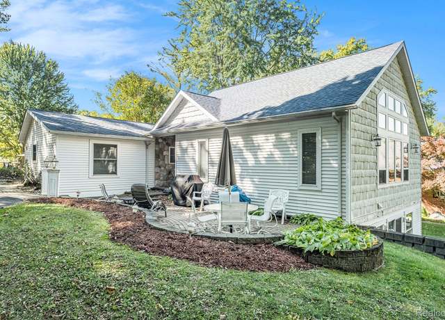 Property at 3829 S Shore Dr, Elba Township, MI 48446, 4 beds, 3 baths