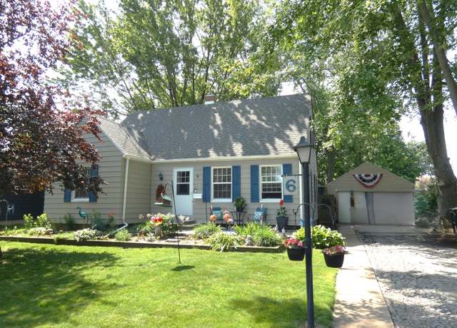 Property at 6 Poplar St, Three Oaks, MI 49128, 4 beds, 1 bath