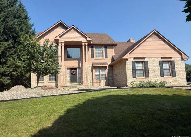Property at 2789 Parkwick Ct, West Bloomfield, MI 48324, 4 beds, 3 baths