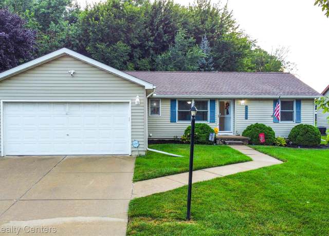 Property at 45933 Brookside North Dr, Macomb, MI 48044, 3 beds, 2.5 baths