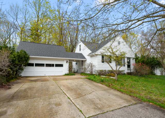 Property at 3022 Santos Ave, Kalamazoo, MI 49006, 3 beds, 2 baths