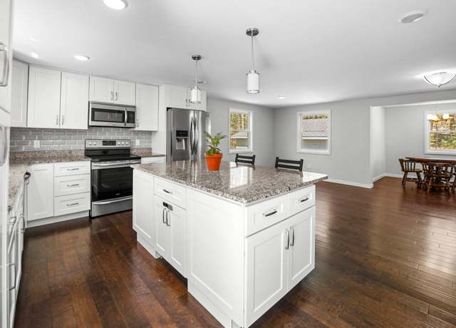 Property at 5410 Trager Rd, Traverse City, MI 49696, 4 beds, 3 baths