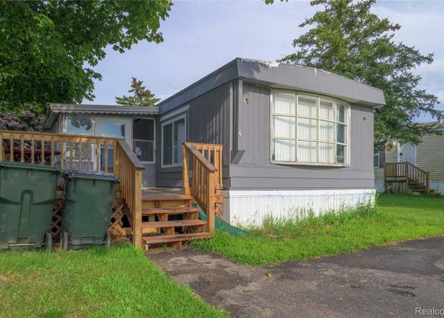 Property at 4 Eagle Vista Ln Ln, Orion, MI 48359, 2 beds, 1 bath