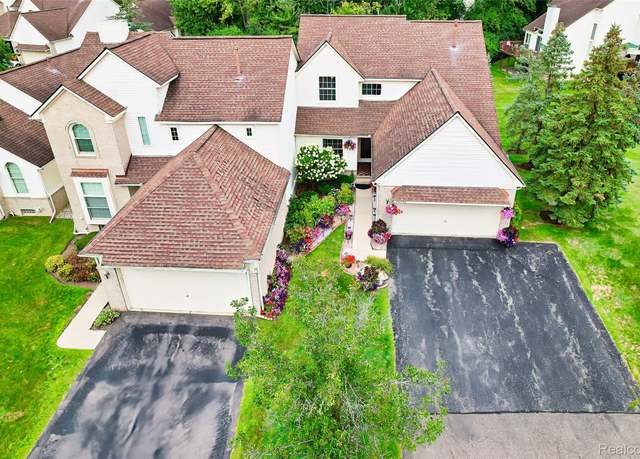 Property at 43730 Algonquin Dr, Novi, MI 48375, 4 beds, 3.5 baths