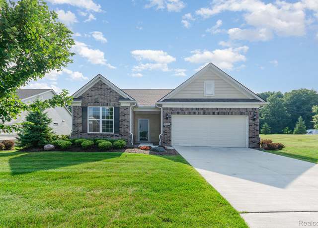 Property at 4000 Ashdale Way, Clarkston, MI 48348, 3 beds, 2 baths