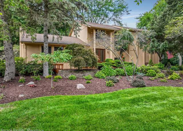 Property at 3616 Elder Rd S, West Bloomfield Charter Township, MI 48324, 3 beds, 3.5 baths