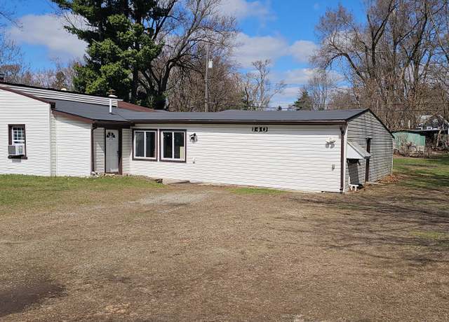 Property at 140 Starling St, Commerce Twp, MI 48382, 3 beds, 1 bath