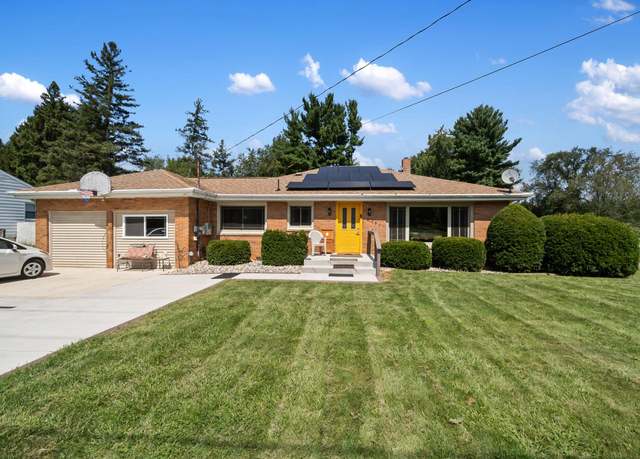 Property at 2250 Saines Manor Dr, Jackson, MI 49201, 4 beds, 3 baths