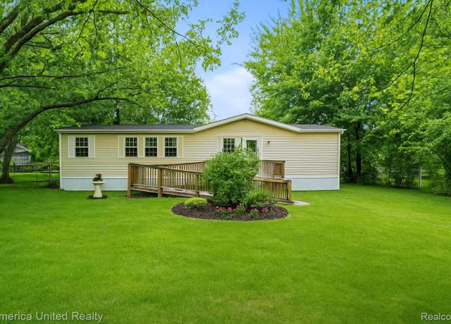 Property at 5758 Maunee Dr, Howell, MI 48114, 3 beds, 2 baths