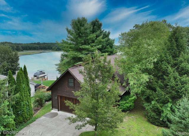 Property at 2880 Steeple Hill Rd, White Lake Charter Township, MI 48383, 2 beds, 3 baths