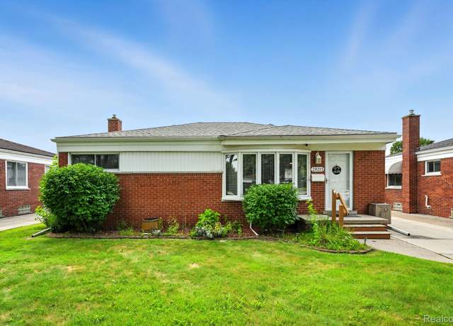 Property at 29213 Grant St, St Clair Shores, MI 48081, 3 beds, 1.5 baths