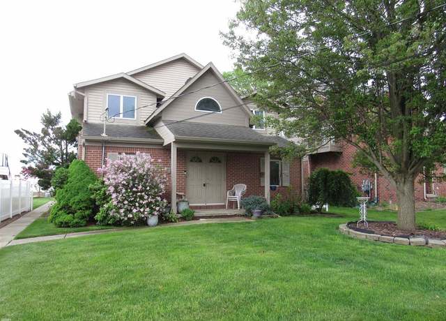 Property at 35610 Jeffers Ct, Harrison Township, MI 48045, 4 beds, 2.5 baths