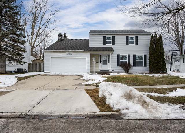 Property at 870 Indiana Ave, Marysville, MI 48040, 5 beds, 2.5 baths