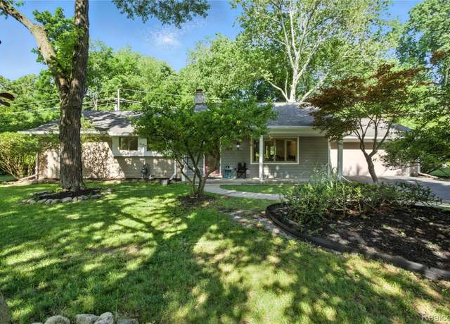 Property at 5340 Van Ness Dr, Bloomfield Hills, MI 48302, 4 beds, 2 baths