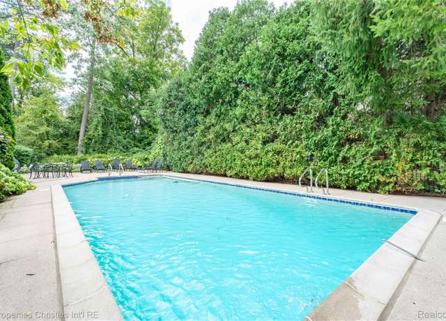Property at 4768 Wendrick Dr, West Bloomfield, MI 48323, 5 beds, 5 baths