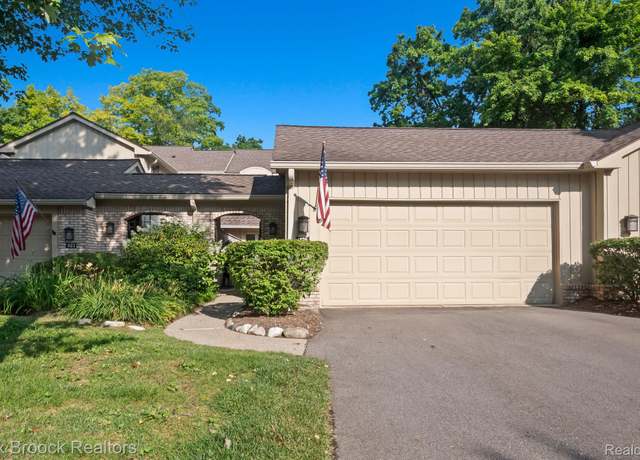 Property at 1125 Meadowglen Ct, Bloomfield Hills, MI 48304, 3 beds, 3.5 baths