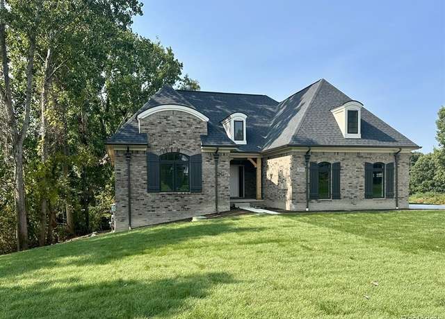 Property at 2931 Colt Ct, Commerce Twp, MI 48382, 3 beds, 2.5 baths
