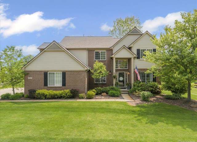 Property at 29818 Bradford Dr, New Hudson, MI 48165, 4 beds, 2.5 baths