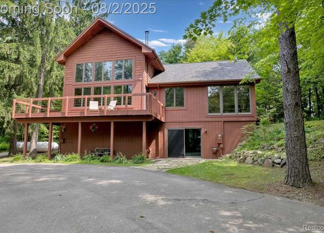 Property at 2316 Noble Rd, Oxford, MI 48370, 3 beds, 2 baths