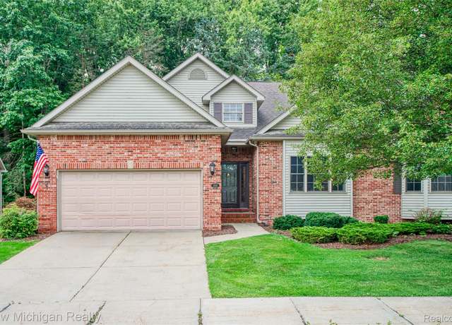 Property at 13111 Harbor Landings Dr, Fenton, MI 48430, 3 beds, 3 baths