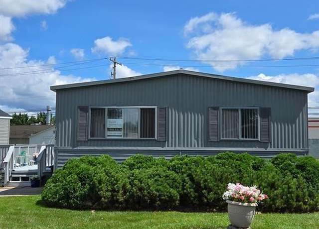 Property at 40114 Tothill Cir, Sterling Heights, MI 48310, 3 beds, 2 baths