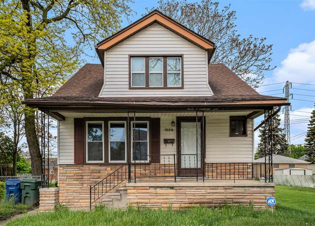 Property at 1654 Chandler Ave, Lincoln Park, MI 48146, 5 beds, 2 baths